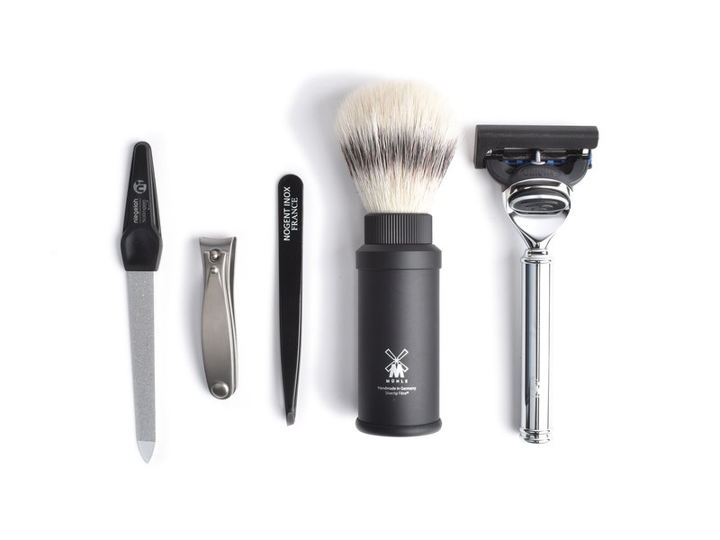 De Messenwinkel reisscheerset in etui bruin kalfsleder - Gillette® Fusion5™ - silvertip fibre