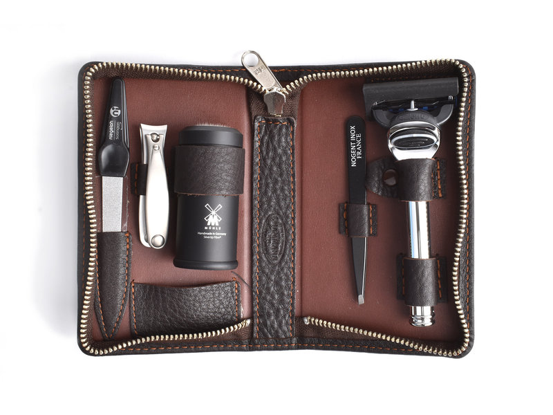 De Messenwinkel reisscheerset in etui bruin kalfsleder - Gillette® Fusion5™ - silvertip fibre