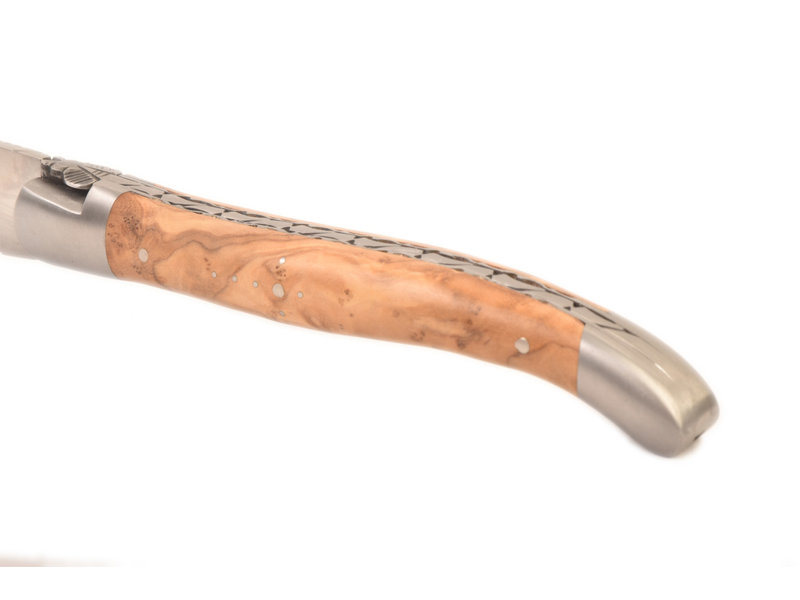 Laguiole en Aubrac 12 cm Olivier - platines guillochées - mat