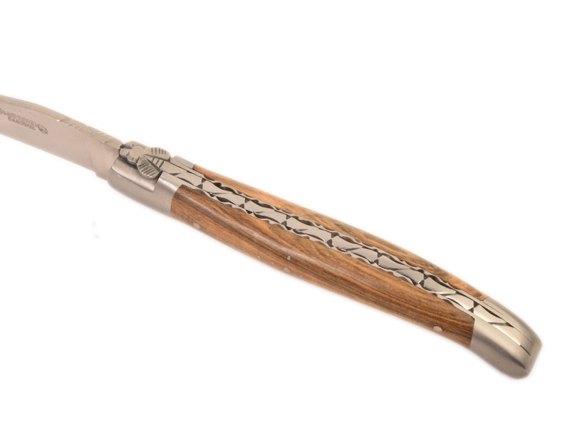 Laguiole en Aubrac 12cm pistache - platines guillochées - mat