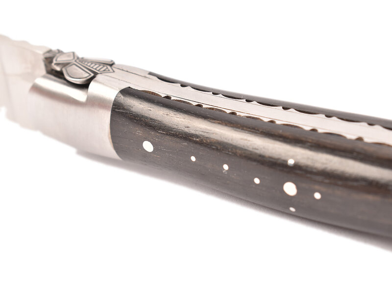 Laguiole en Aubrac 12cm ebben - guêpe - platines guillochées - mat