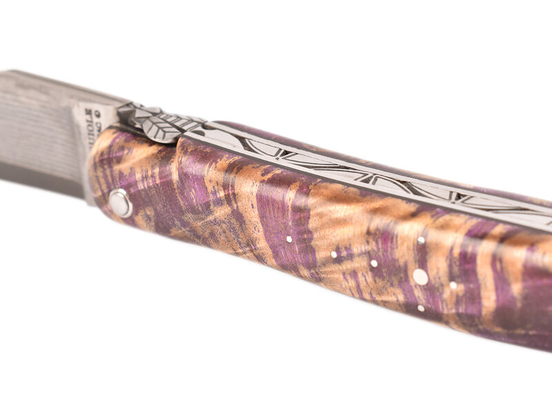 Laguiole en Aubrac Belle Pièce 2023/9 - 12cm violet gekleurd populier hout - plein manche - damast japonais
