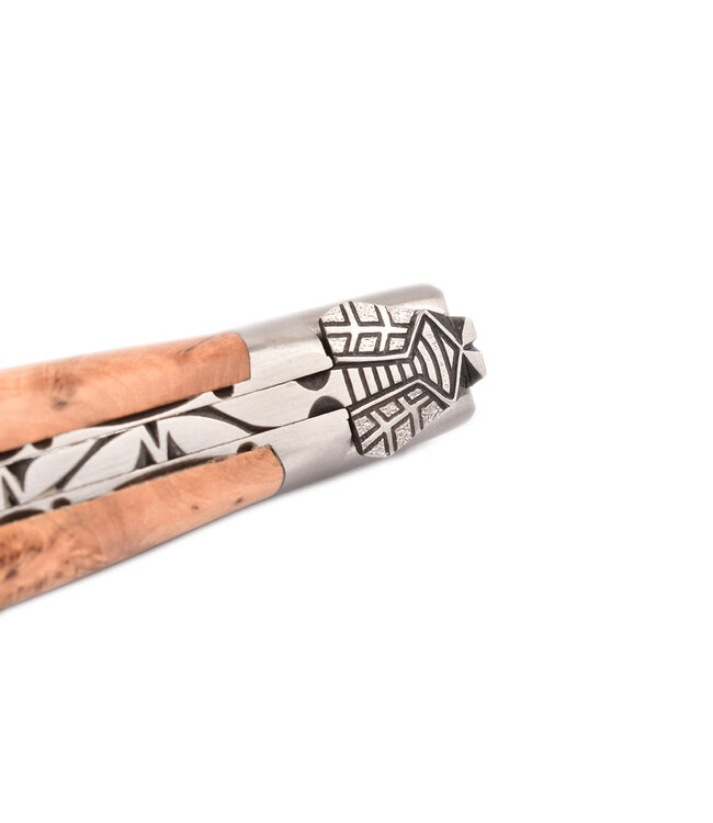 Laguiole en Aubrac 12cm jeneverbes - platines guillochées - mouche n°7