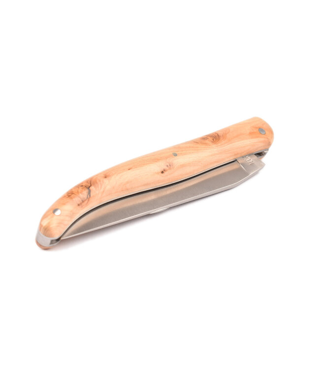 Laguiole en Aubrac Le randonneur jeneverbes