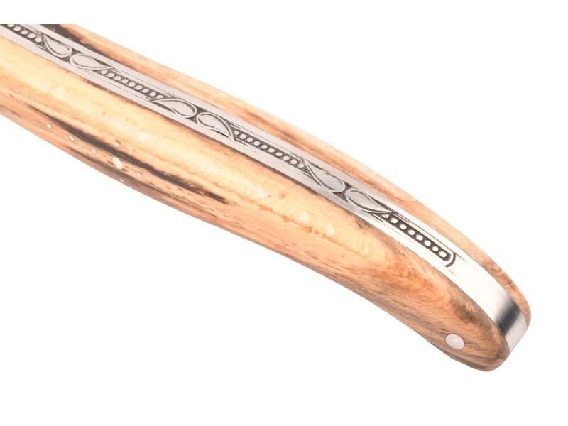 Laguiole en Aubrac Belle pièce 2024/10 - 12cm bois d'aubrac - platines guillochées - plein manche