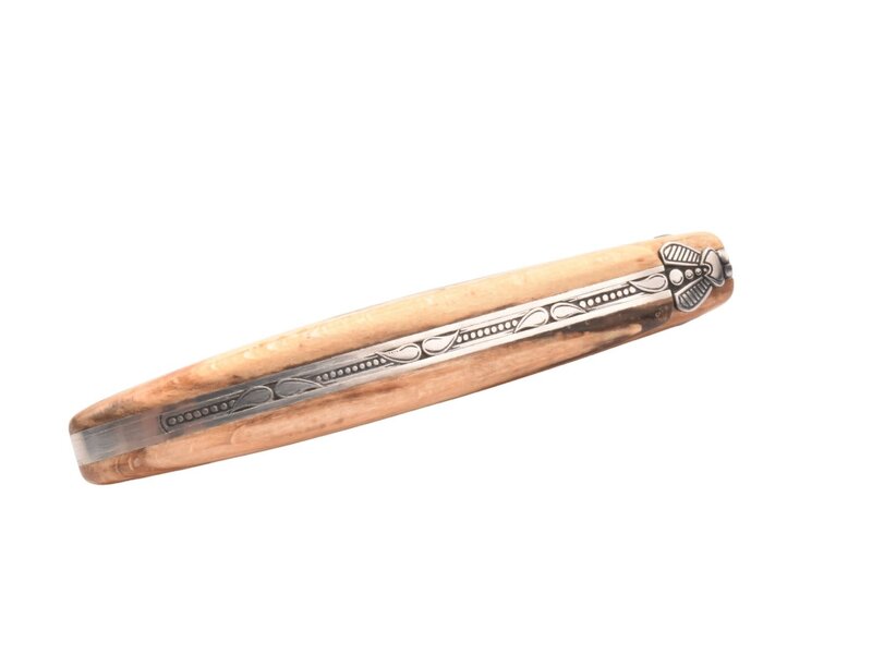 Laguiole en Aubrac Belle pièce 2024/10 - 12cm bois d'aubrac - platines guillochées - plein manche