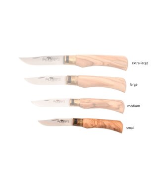 Old Bear met heft in olijfhout - S