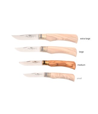 Old Bear met heft in olijfhout - M