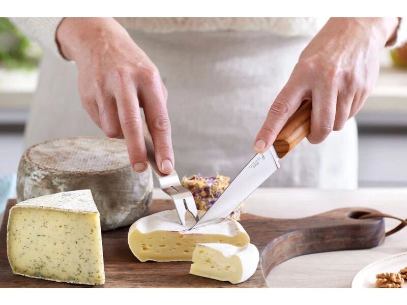 Opinel kaasset met kaasmes in olijfhout en kaasvork in rvs