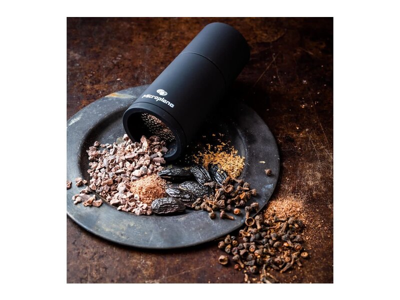 Microplane set nootmuskaatmolen zwart met 3 soorten peper