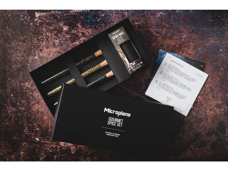 Microplane set nootmuskaatmolen zwart met 3 soorten peper