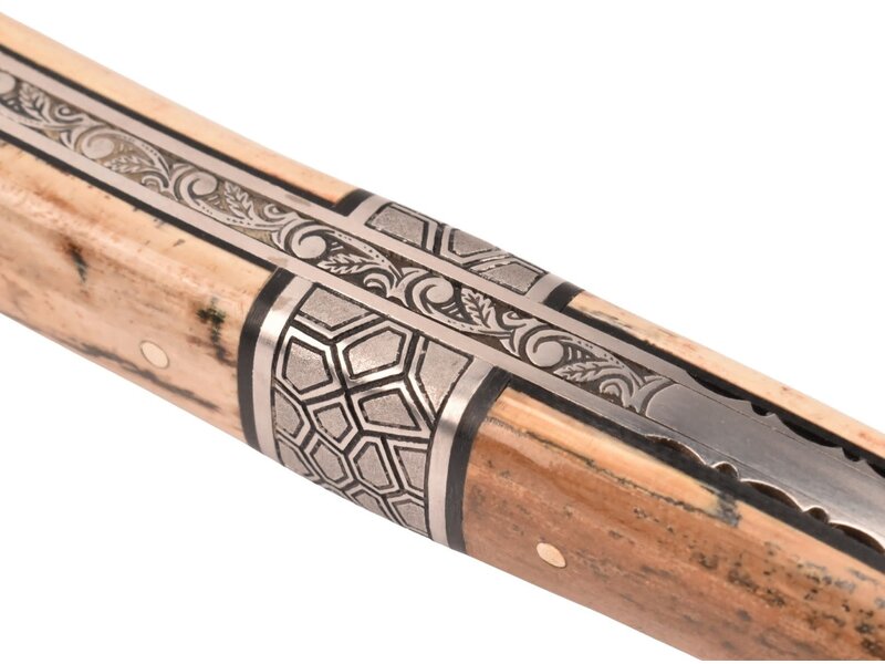 Laguiole en Aubrac Belle pièce 2025/1 - 12cm croute d' ivoire de mammouth - damast balbach - plein manche