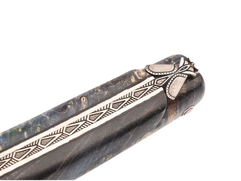 Laguiole en Aubrac Belle pièce 2025/5 - 12cm loupe de sureau blue - plein manche