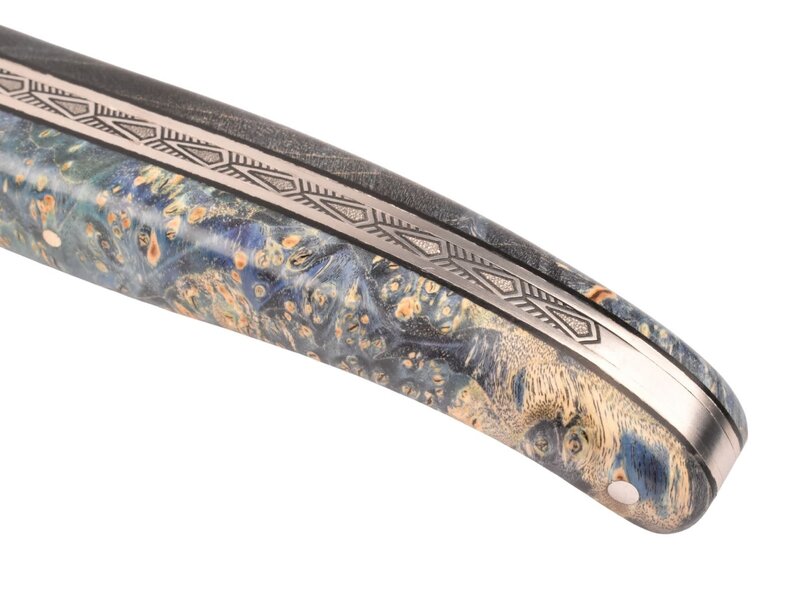 Laguiole en Aubrac Belle pièce 2025/5 - 12cm loupe de sureau blue - plein manche