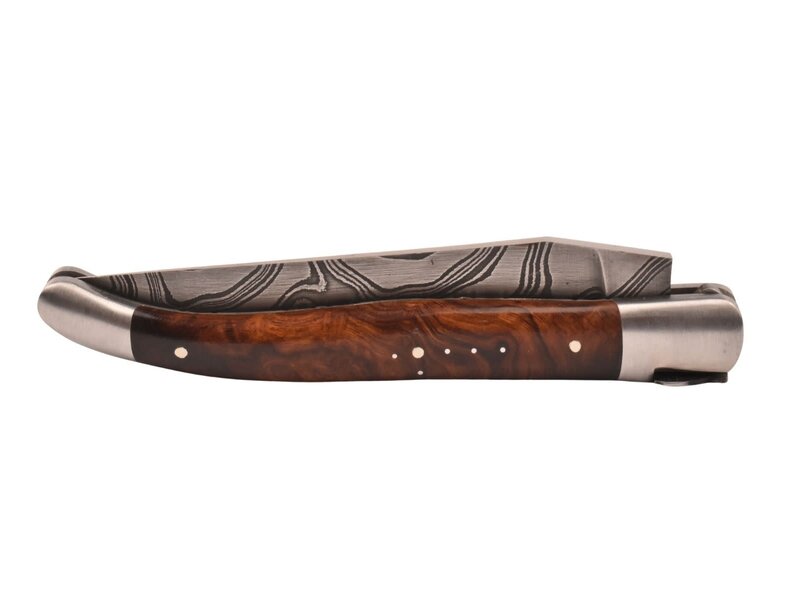 Laguiole en Aubrac Belle pièce 2025/6 - 12cm loupe de bois de fer - damast torsadé