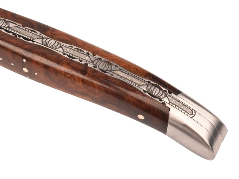 Laguiole en Aubrac Belle pièce 2025/6 - 12cm loupe de bois de fer - damast torsadé