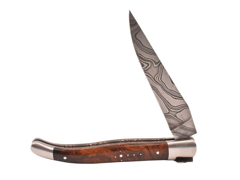 Laguiole en Aubrac Belle pièce 2025/6 - 12cm loupe de bois de fer - damast torsadé