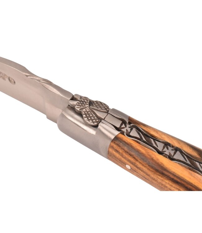 Laguiole en Aubrac 12cm pistache - platines guillochées - mat