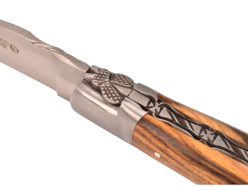 Laguiole en Aubrac 12cm pistache - platines guillochées - mat