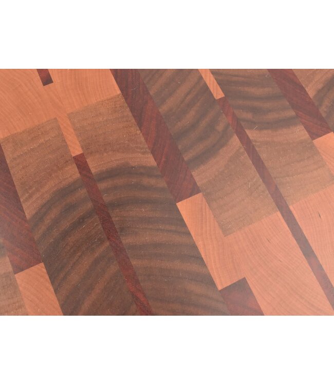 Plllank Eclipse kopshouten snijplank in notelaar, kers en padoek - medium (± 50 x 35 cm)