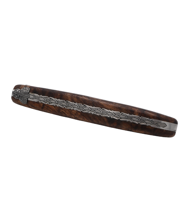 Laguiole en Aubrac Belle pièce 2026 - 12cm albizia hout - platines guillochées - plein manche