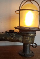 Industriele bronzen wandlamp