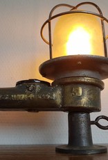 Industriele bronzen wandlamp