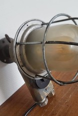 Industriele bronzen wandlamp