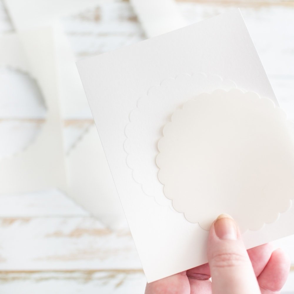 Heffy Doodle Scalloped Circle Masquerade Stencil (HFD0261) (OUTLET)