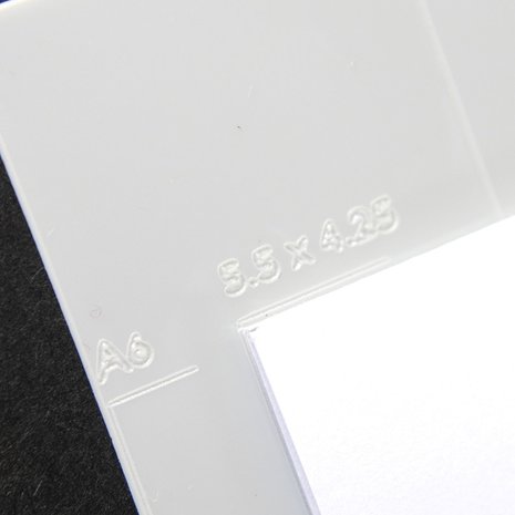 Heffy Doodle Scalloped Circle Masquerade Stencil (HFD0261) (OUTLET)