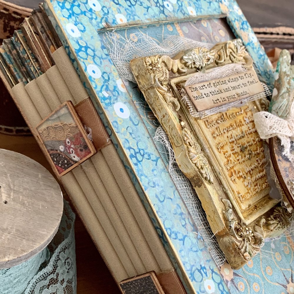 Stamperia Wooden Shapes A5 Klimt Bag Handles and Hearts (KLSP115) (DISCONTINUED) Stamperia Wooden Shapes A5 Klimt Bag Handles and Hearts (KLSP115) (DISCONTINUED)