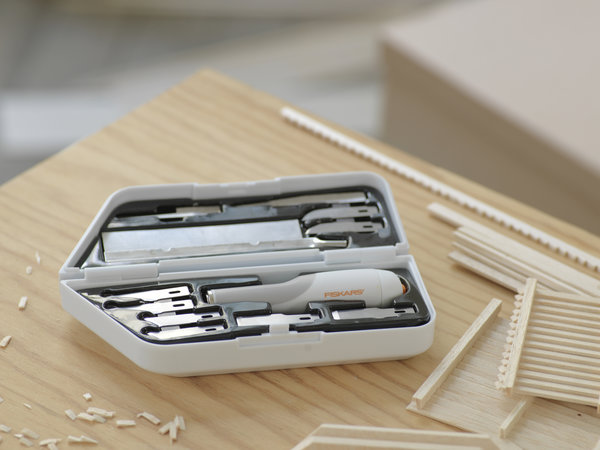 Fiskars Carving, Chiseling & Sawing Set (1024385) (DISCONTINUED) Fiskars Carving, Chiseling & Sawing Set (1024385) (DISCONTINUED)