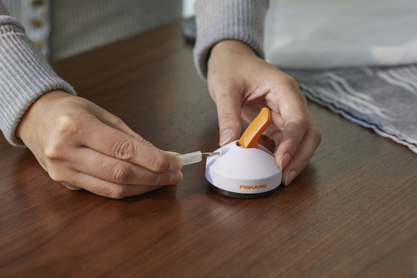 Fiskars Tabletop Seamripper (1059563) (DISCONTINUED) Fiskars Tabletop Seamripper (1059563) (DISCONTINUED)