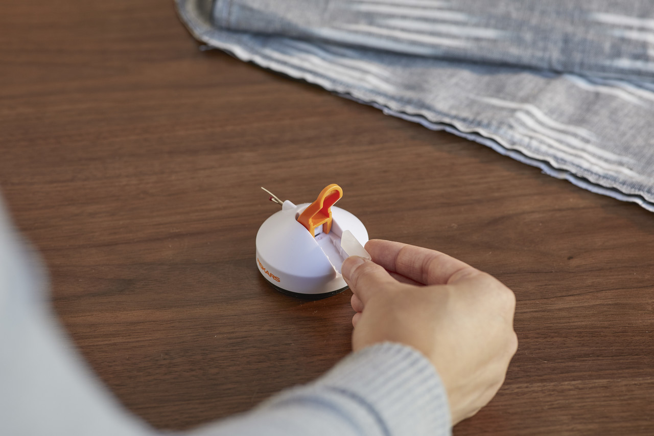 Fiskars Tabletop Seamripper (1059563) (DISCONTINUED) Fiskars Tabletop Seamripper (1059563) (DISCONTINUED)