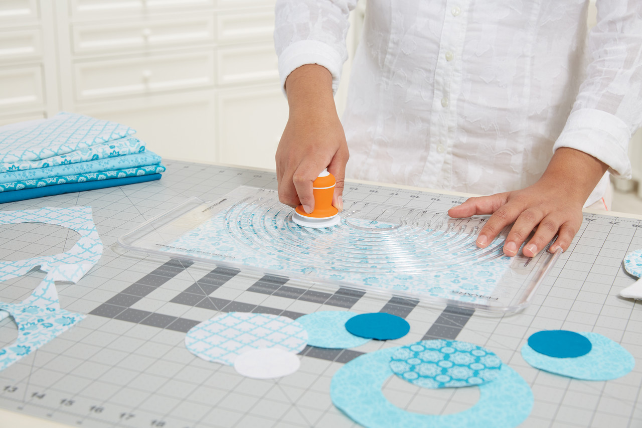 Fiskars Fabric Circle Cutter (1023904) (DISCONTINUED) Fiskars Fabric Circle Cutter (1023904) (DISCONTINUED)