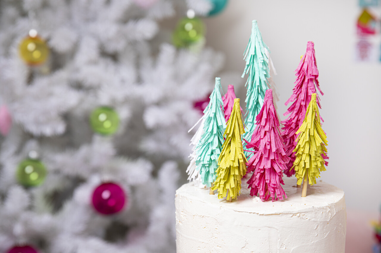 Sizzix Crepe Paper 12x24 Inch Festive (10 sheets) (665991) (DISCONTINUED) Sizzix Crepe Paper 12x24 Inch Festive (10 sheets) (665991) (DISCONTINUED)