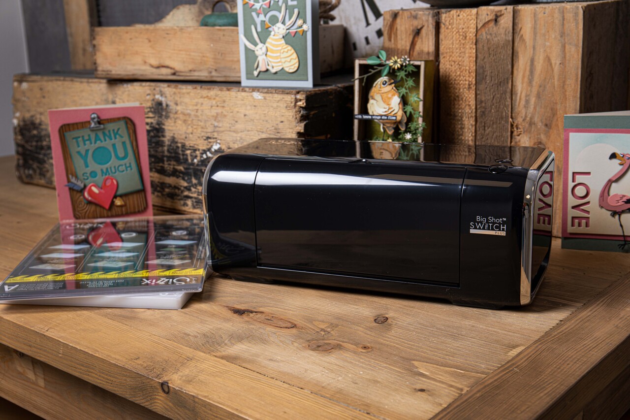 Sizzix Big Shot Switch Plus - EU Black by Tim Holtz (Machine Only) (665301) Sizzix Big Shot Switch Plus - EU Black by Tim Holtz (Machine Only) (665301)