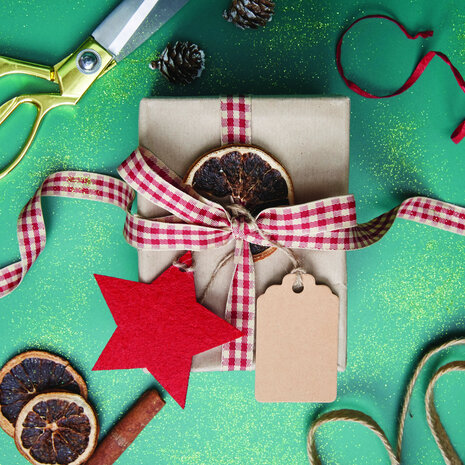 Papermania Felt and Paper Gift Tag Kit Red (PMA 157934) (DISCONTINUED) Papermania Felt and Paper Gift Tag Kit Red (PMA 157934) (DISCONTINUED)