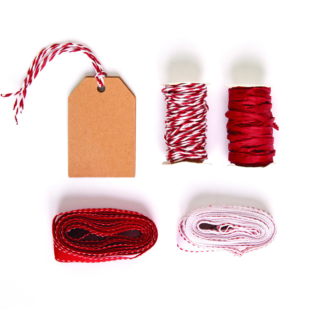 Papermania Gift Tag Kit Red (PMA 157936) (DISCONTINUED)
