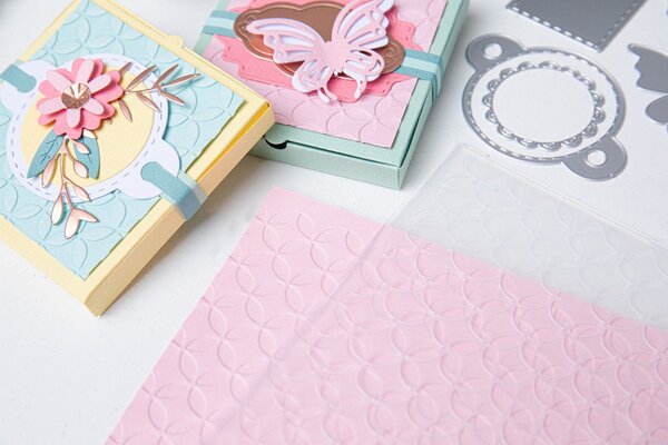 Sizzix Big Shot Plus Starter Kit - White & Gray (666185)