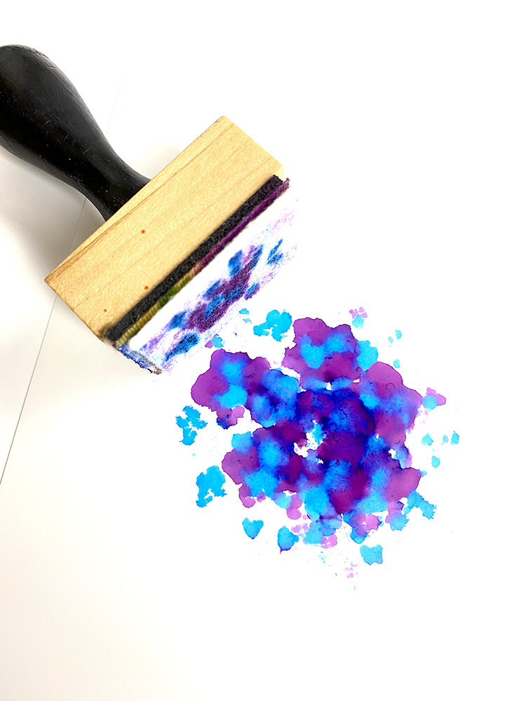 Ranger Tim Holtz Alcohol Ink Applicator Tool - Handle w/ Felts (10pads) (TIM20745) Ranger Tim Holtz Alcohol Ink Applicator Tool - Handle w/ Felts (10pads) (TIM20745)