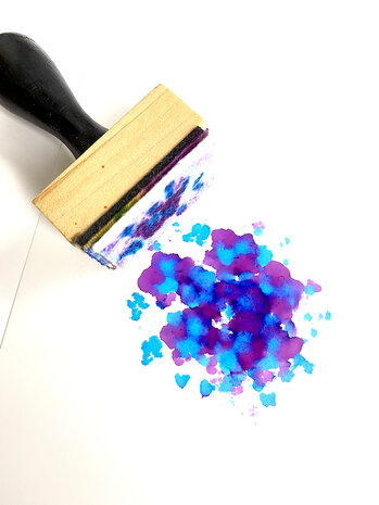Ranger Tim Holtz Alcohol Ink Applicator Tool - Handle w/ Felts (10pads) (TIM20745) Ranger Tim Holtz Alcohol Ink Applicator Tool - Handle w/ Felts (10pads) (TIM20745)