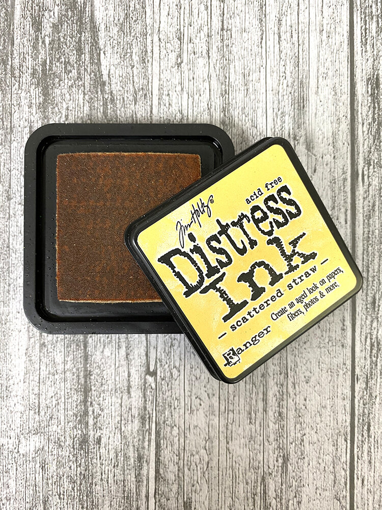 Ranger Tim Holtz Distress Ink Pad Scattered Straw (TIM21483) Ranger Tim Holtz Distress Ink Pad Scattered Straw (TIM21483)