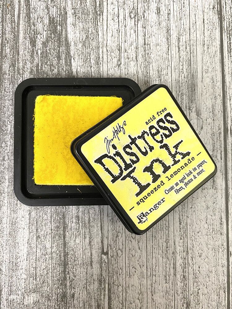 Ranger Tim Holtz Distress Ink Pad Squeezed Lemonade (TIM34940) Ranger Tim Holtz Distress Ink Pad Squeezed Lemonade (TIM34940)