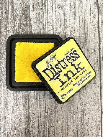 Ranger Tim Holtz Distress Ink Pad Squeezed Lemonade (TIM34940) Ranger Tim Holtz Distress Ink Pad Squeezed Lemonade (TIM34940)