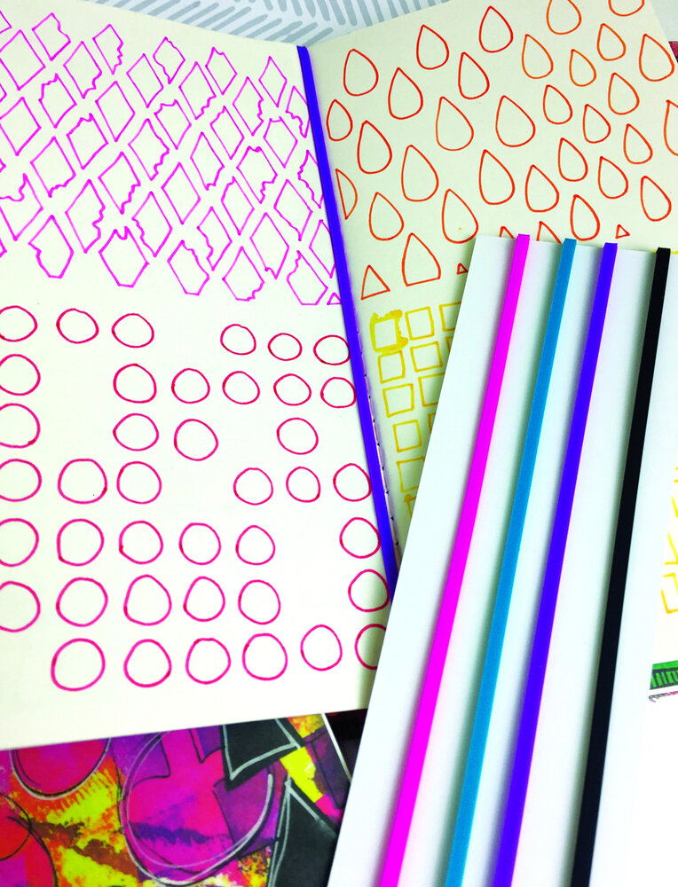 Ranger Dyan Reaveley Dylusions Dyalog Elastic Bands (4pcs) (DYT60550) (DISCONTINUED) Ranger Dyan Reaveley Dylusions Dyalog Elastic Bands (4pcs) (DYT60550) (DISCONTINUED)