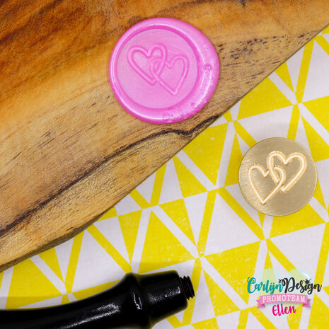 CarlijnDesign Wax Seal Stamp 39 Verbonden Hartjes (CDWX-0062) (DISCONTINUED) CarlijnDesign Wax Seal Stamp 39 Verbonden Hartjes (CDWX-0062) (DISCONTINUED)