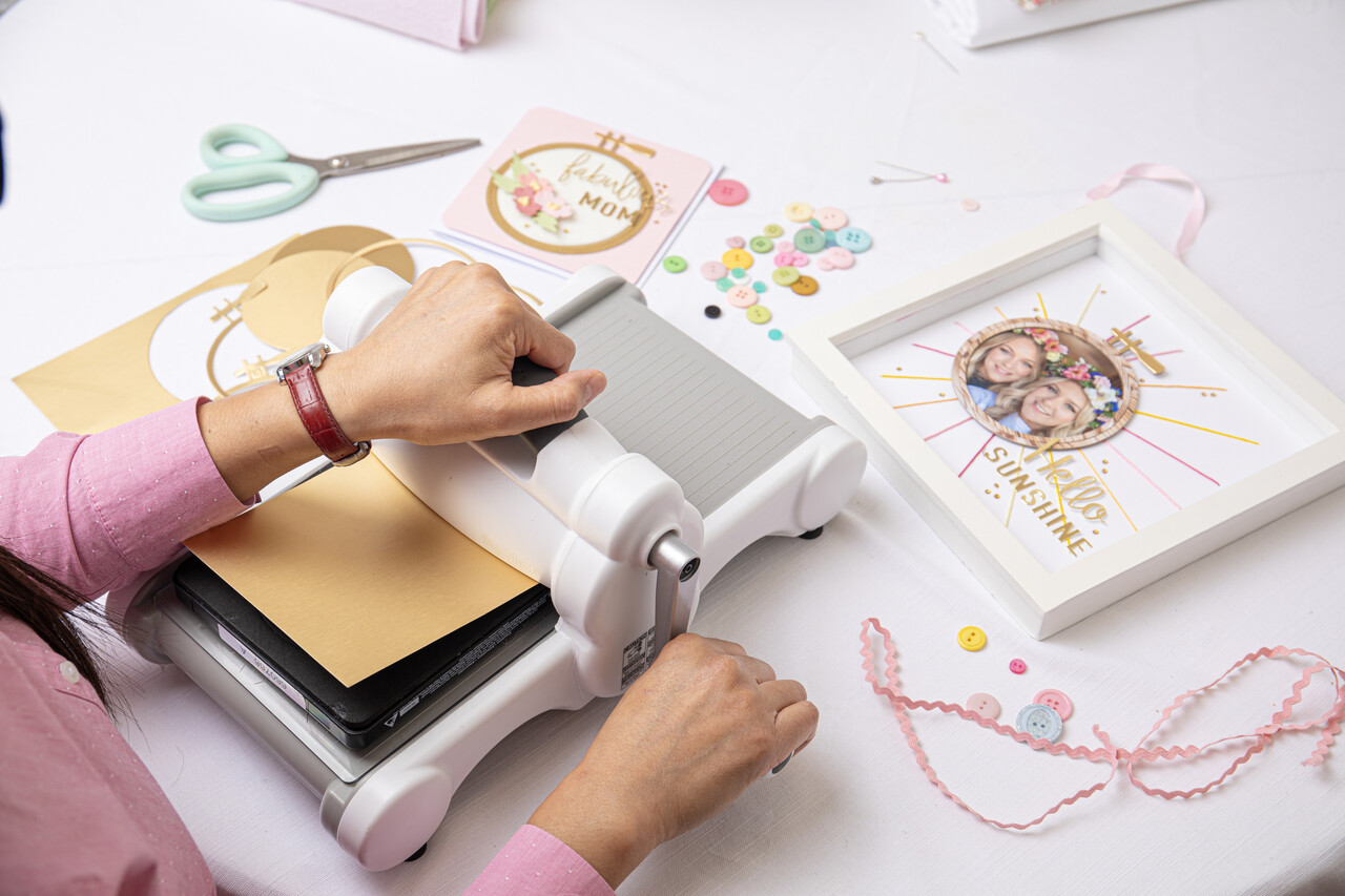 Sizzix ScoreBoards XL Die by Eileen Hull Box: Cantilever Sewing Box (660768) Sizzix ScoreBoards XL Die by Eileen Hull Box: Cantilever Sewing Box (660768)