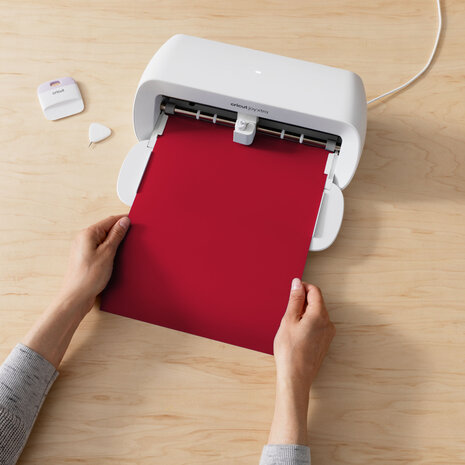 Cricut Joy Xtra Smart Vinyl Permanent 9.5 Inch x 3 ft Matte Red (1pcs) (2010378) Cricut Joy Xtra Smart Vinyl Permanent 9.5 Inch x 3 ft Matte Red (1pcs) (2010378)