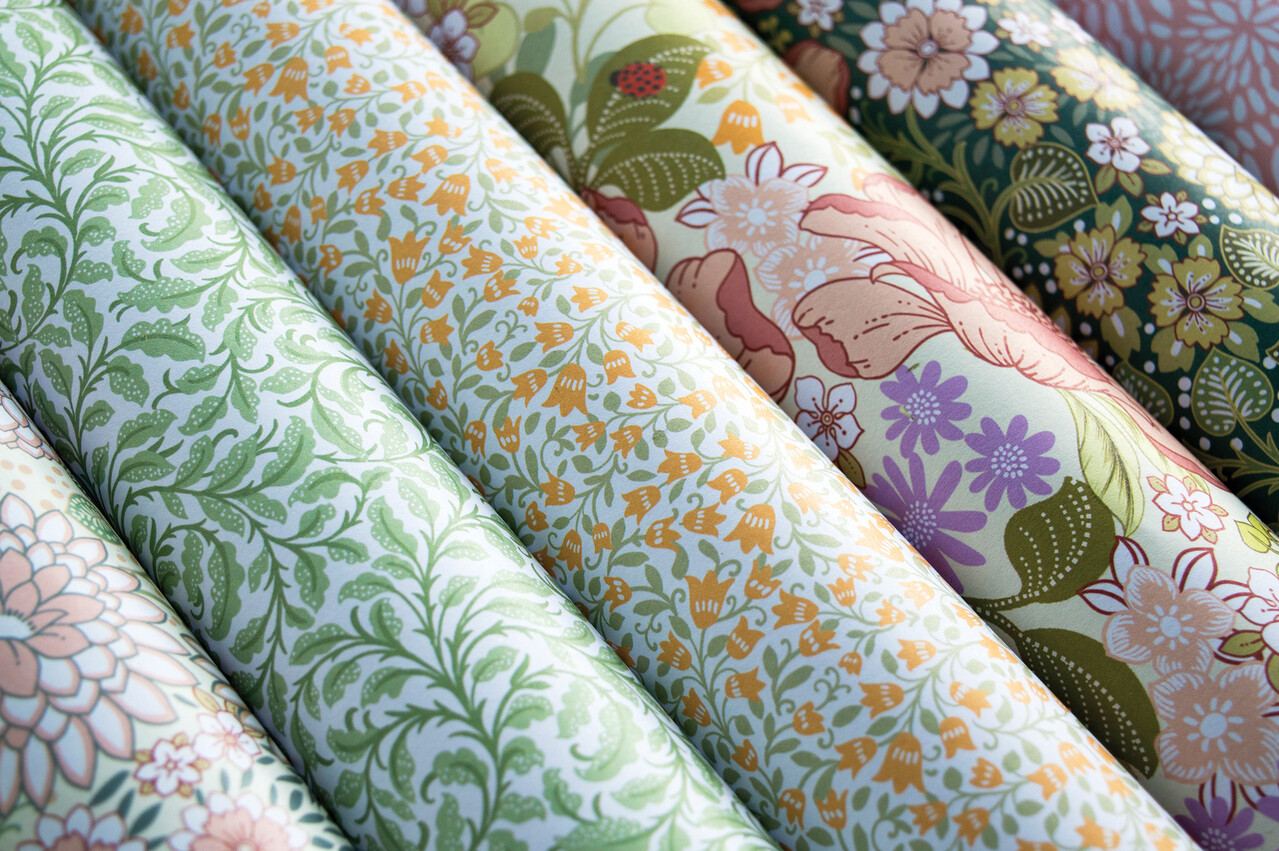 Craft Consortium Spring Gardens 12x12 Inch Paper Pad (CCDPAD002) Craft Consortium Spring Gardens 12x12 Inch Paper Pad (CCDPAD002)